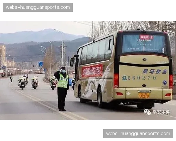 辽宁本溪万名球迷深夜接机，迎接英雄凯旋